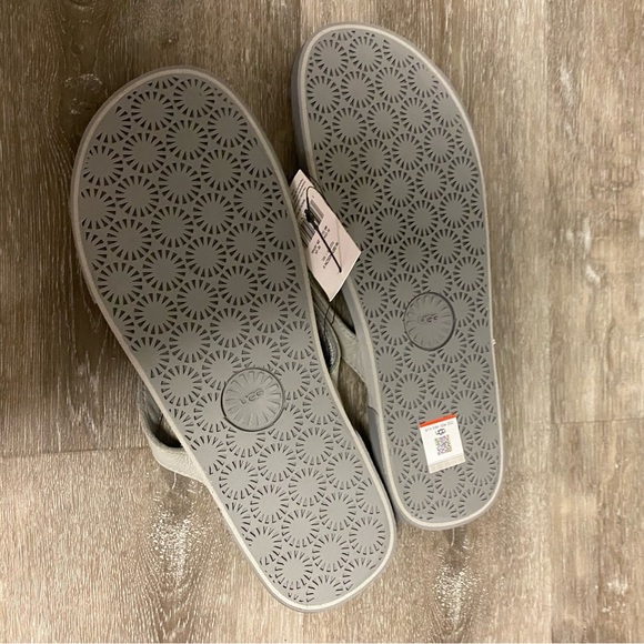 UGG | Bennison II Thong Slippers Flip Flops In Seal Grey Size 12 Men’s NEW - Picture 7 of 9